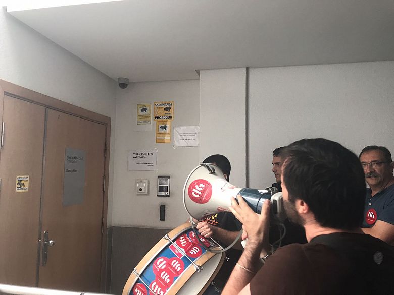 17-07-06 ProtestaDespidosDXCCorunha06.jpeg